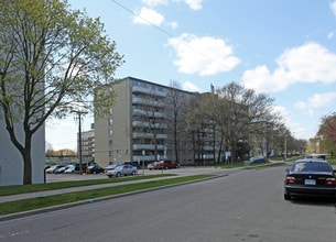 Parkwoods Rayoak in Toronto, ON - Building Photo - Building Photo