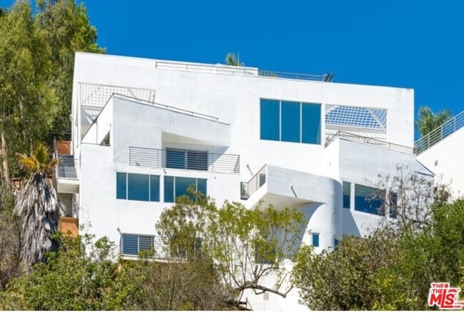 property at 3624 Avenida Del Sol