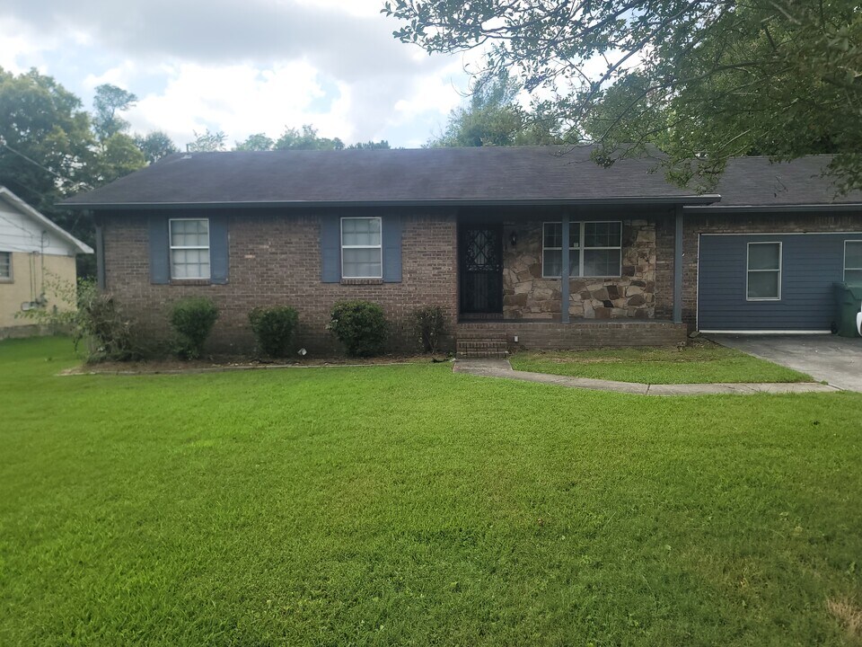 1703 NW Morningside Dr in Huntsville, AL - Building Photo