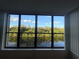 2660 Carambola Cir N in Coconut Creek, FL - Building Photo