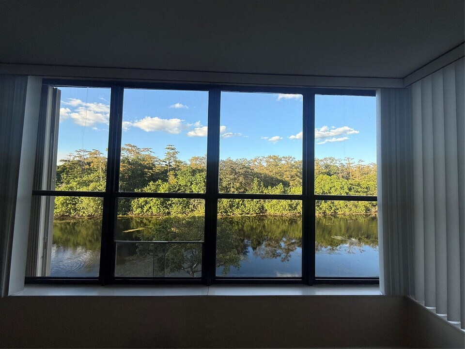 2660 Carambola Cir N in Coconut Creek, FL - Building Photo