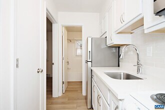 2114 Ivy Rd in Charlottesville, VA - Building Photo - Building Photo