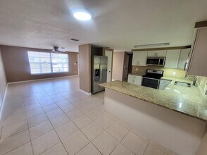 7351 Nova Scotia Dr in Port Richey, FL - Building Photo - Building Photo