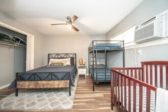 7813 Detroit St in Houston, TX - Building Photo - Building Photo