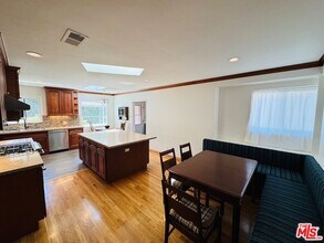 29242 Sea Lion Pl in Malibu, CA - Foto de edificio - Building Photo