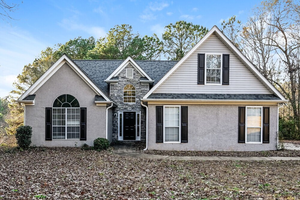 201 Retour Cir in Locust Grove, GA - Foto de edificio