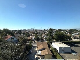 439 S Evergreen Ave in Los Angeles, CA - Building Photo