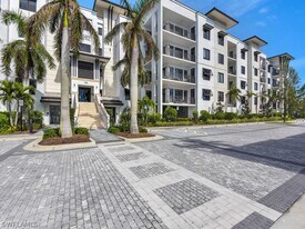 1111 Central Ave in Naples, FL - Building Photo