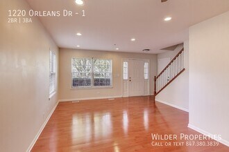 1220 Orleans Dr in Mundelein, IL - Building Photo - Building Photo