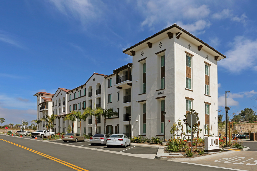 Luna at Pacific Highlands Ranch in San Diego, CA - Foto de edificio