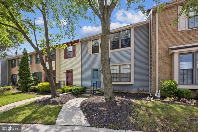 property at 838 Kings Croft Dr