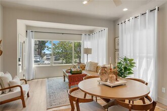 1123 E Ocean Blvd in Long Beach, CA - Foto de edificio - Building Photo