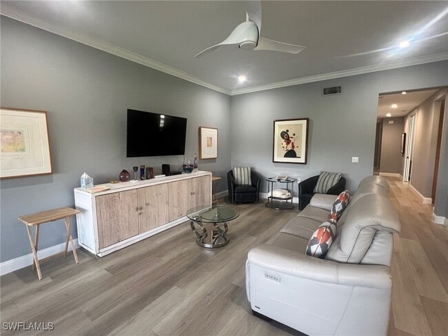 property at 817 Regency Reserve Cir