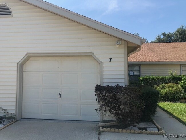 property at 7 S Heron Creek Loop
