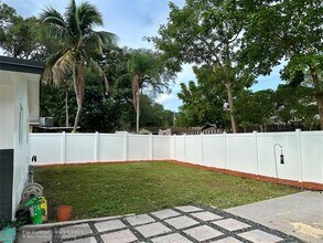 1811 SW 21st St in Fort Lauderdale, FL - Building Photo - Building Photo