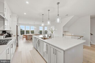 43489 Old Ryan Rd in Ashburn, VA - Building Photo - Building Photo