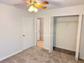 1389 Highgrove Way in Atlanta, GA - Foto de edificio - Building Photo