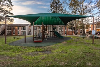 800 Bellshire Apartments in Conroe, TX - Foto de edificio - Building Photo