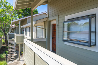 7629 Arbor Creek Cir in Dublin, CA - Foto de edificio - Building Photo