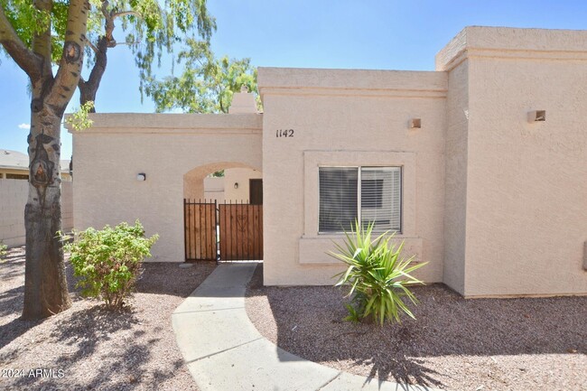 2019 W Lemon Tree Pl in Chandler, AZ - Building Photo - Building Photo