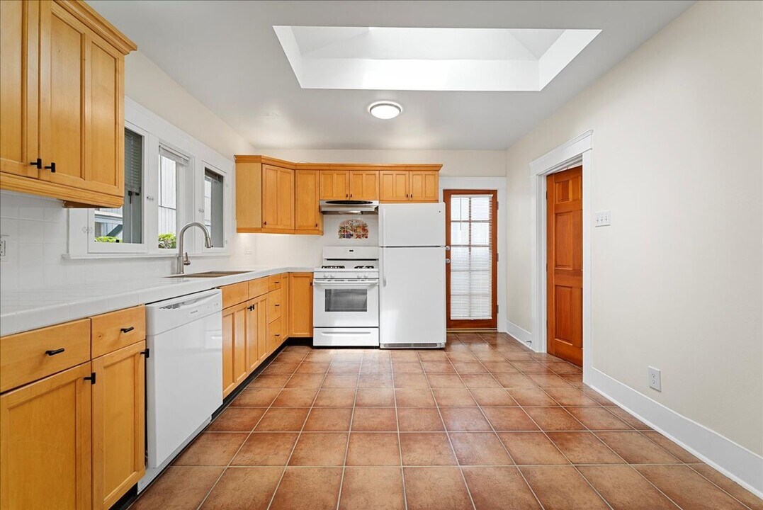 647 California Ave-Unit -647 in Los Angeles, CA - Building Photo