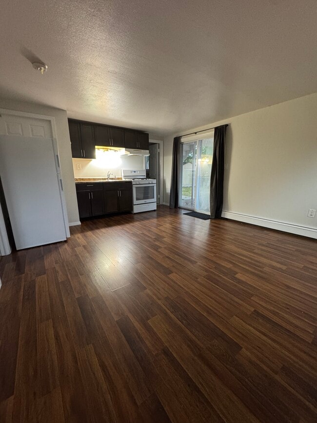 27 Florida Ave, Unit 1 Bedroom Apartment in Bay Shore, NY - Building Photo - Building Photo