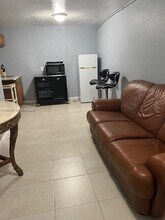 6725 Ixora Dr in Miramar, FL - Foto de edificio - Building Photo