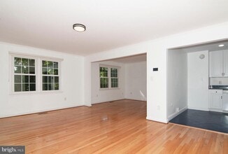 11400 Dorchester Ln in Rockville, MD - Building Photo - Building Photo