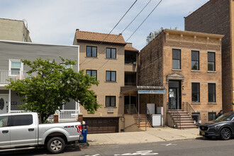 4011 23rd Ave in Astoria, NY - Foto de edificio - Building Photo