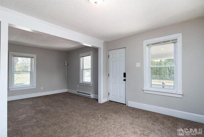 729 Watsontown Rd in Berlin, NJ - Foto de edificio - Building Photo