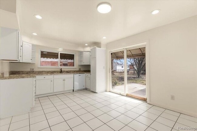 10343 N Oak Dr in Ferndale, MI - Building Photo - Building Photo