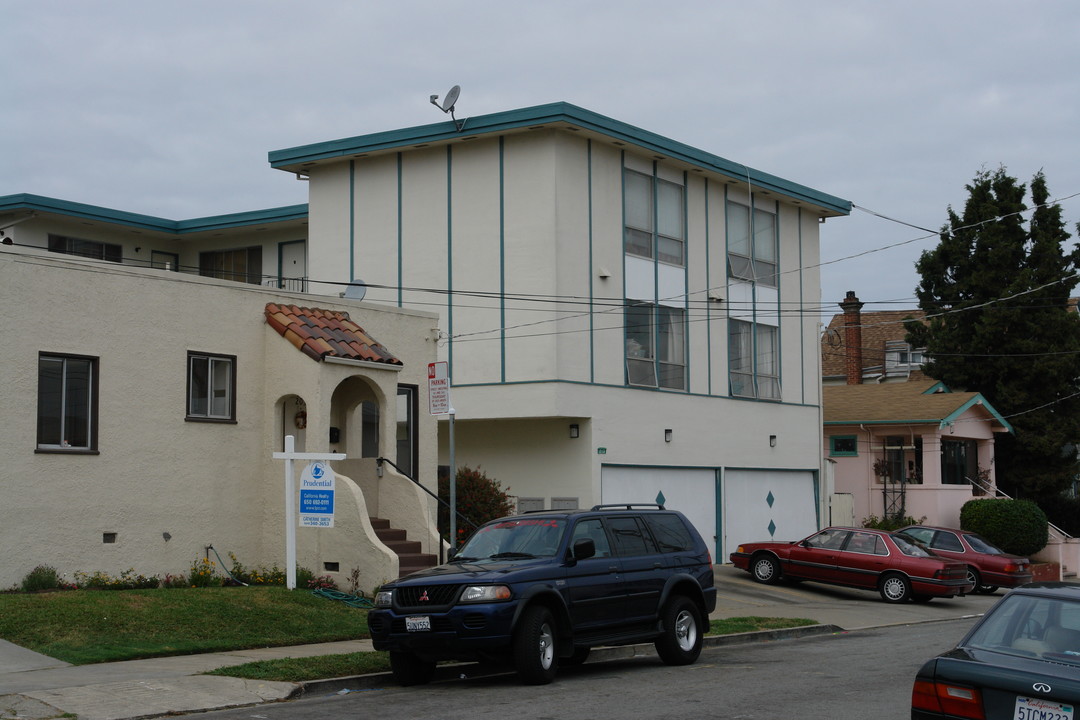 213 East Ave in San Bruno, CA - Foto de edificio