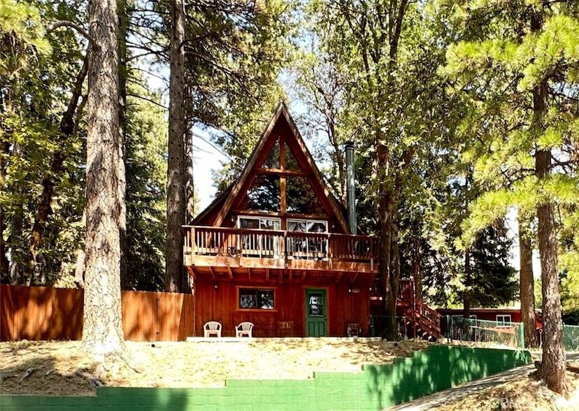 31450 Ocean View Dr in Running Springs, CA - Building Photo