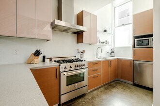 1220 N Orange Grove Ave in West Hollywood, CA - Building Photo - Building Photo