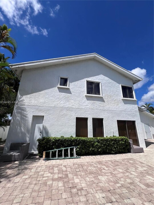 624 NE 205th Terrace in Miami, FL - Building Photo