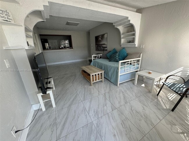 2111 Monroe Terrace in Hollywood, FL - Building Photo - Building Photo