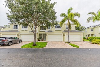 1330 Mariposa Cir in Naples, FL - Building Photo - Building Photo