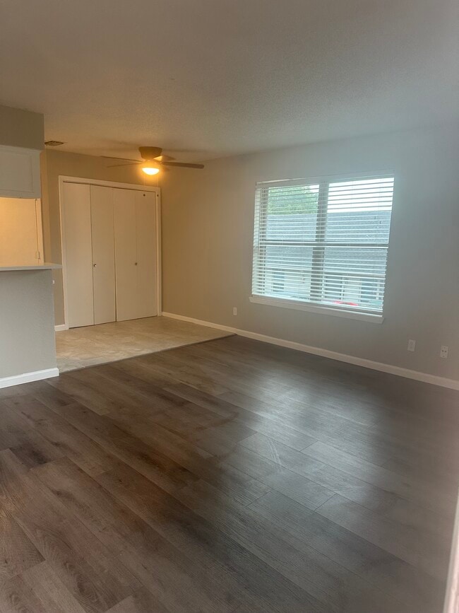 228 Greenhill Dr, Unit #6