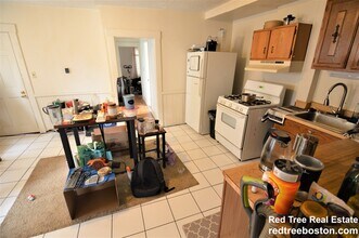 56 7th St, Unit 3 in Cambridge, MA - Foto de edificio - Building Photo