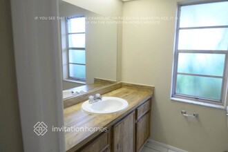 5014 Oakshire Dr in Tampa, FL - Building Photo - Building Photo