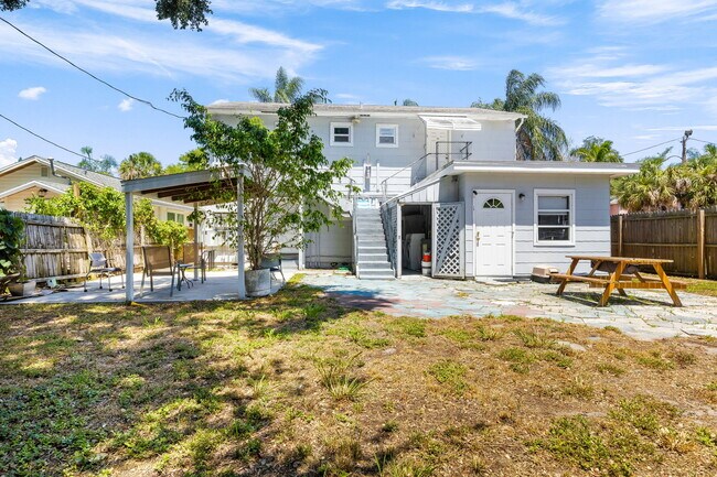 1110 8th St N in St. Petersburg, FL - Building Photo - Building Photo