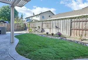 63 Guise Way in Brentwood, CA - Building Photo