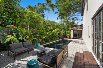 100 E Dilido Dr in Miami Beach, FL - Building Photo - Building Photo
