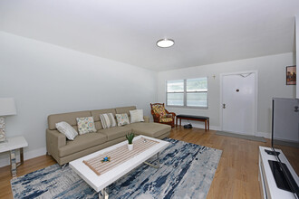 124 Oakridge H in Deerfield Beach, FL - Building Photo - Building Photo