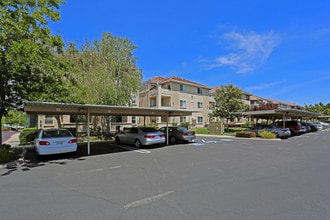 Silver Ridge Senior Apartments in Roseville, CA - Foto de edificio - Building Photo