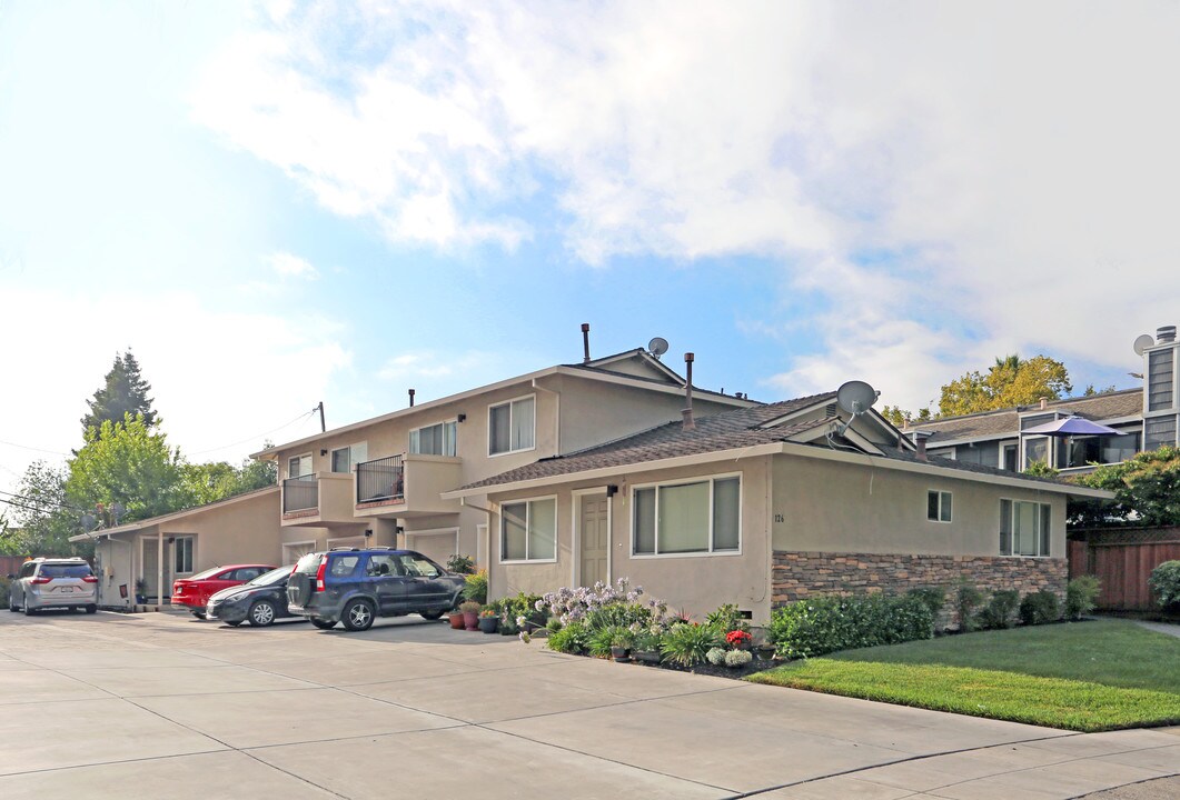 118-126 Winslow Ct in Campbell, CA - Building Photo