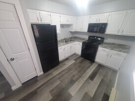 1014 Pine St, Unit 8 in La crosse, WI - Building Photo