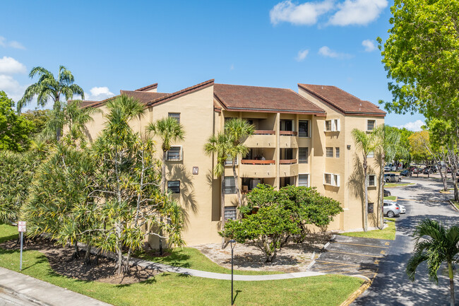 Kenland Pointe Condo II in Miami, FL - Building Photo - Building Photo