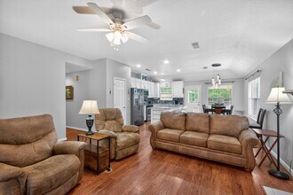 1017 Pin Oak Dr in Dickinson, TX - Building Photo - Building Photo