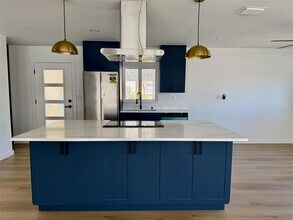 3930 E Eden Roc Cir in Tampa, FL - Building Photo - Building Photo